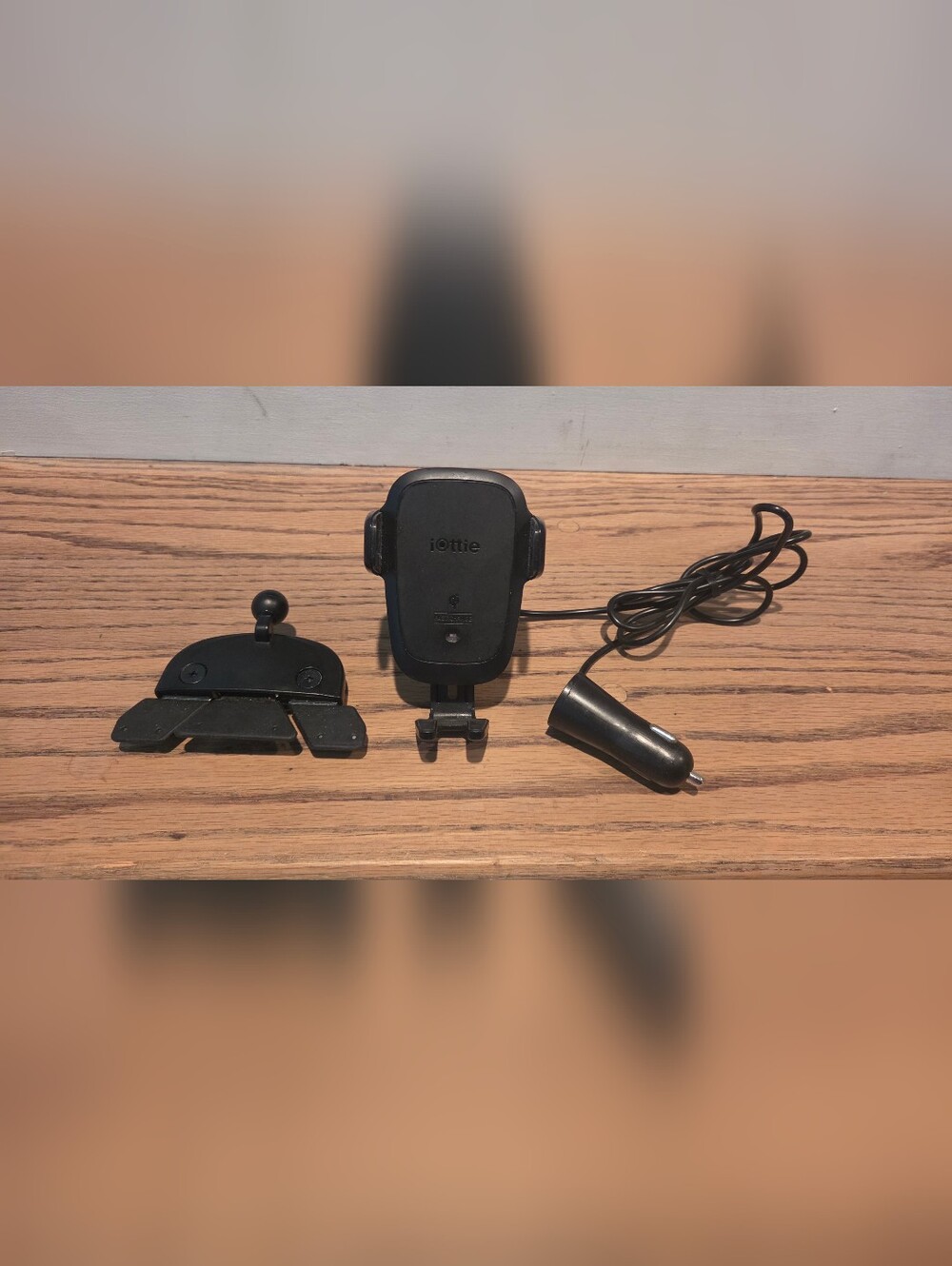 Iottie - Automatic Wireless Charging Car Mount - Apple/Android Compatible